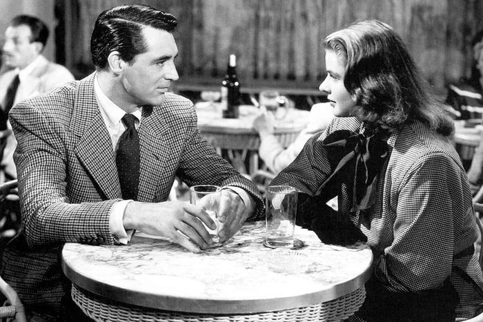 Les séances Ciné-Klub sont présentées par Vincent Baticle  enseignant et conférencier, spécialiste en histoire du cinéma et suivies d'un pot convivial offert par les membres du ciné-klub et le cinéma.