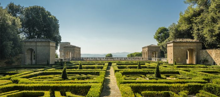 "The Delitioso Paradiso: nature, architecture, painting" is a guided tour that follows a path through the oak and oak forest that embraces the Roveresca wing of Villa Imperi...