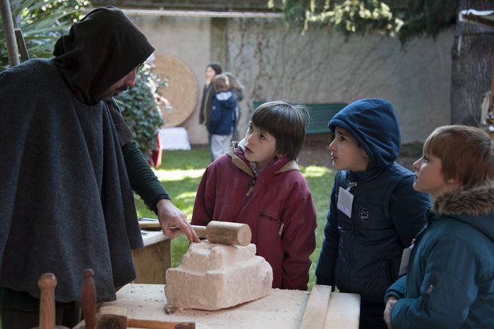 Aux Archives départementales, nous avons une merveille machine à remonter le temps pour proposer aux enfants une journée immersive à l’époque des chevaliers !