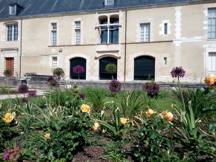 Die Gartenterrasse des Museums für Moderne Kunst empfängt die Harmonie von Troyes für ihr Frühlingskonzert. Festliches Ambiente garantiert!