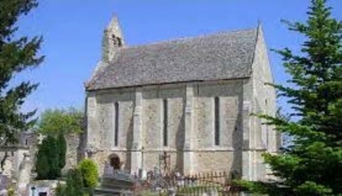 Eglise du VIIIe s. plusieurs fois détruite et reconstruite, on constate 5 édifications successives mais de la première église il ne reste qu'une partie des murs appareillés en "arrêtes de Poisson". P…