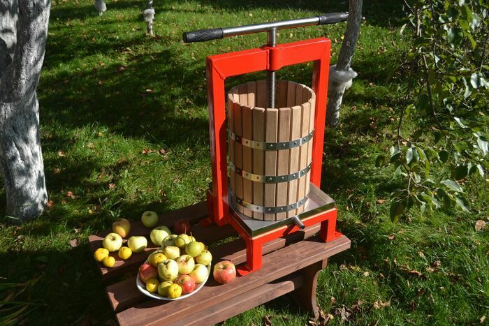 LES ARBRES FRUITIERS ET LA FABRICATION DE JUS DE POMMES