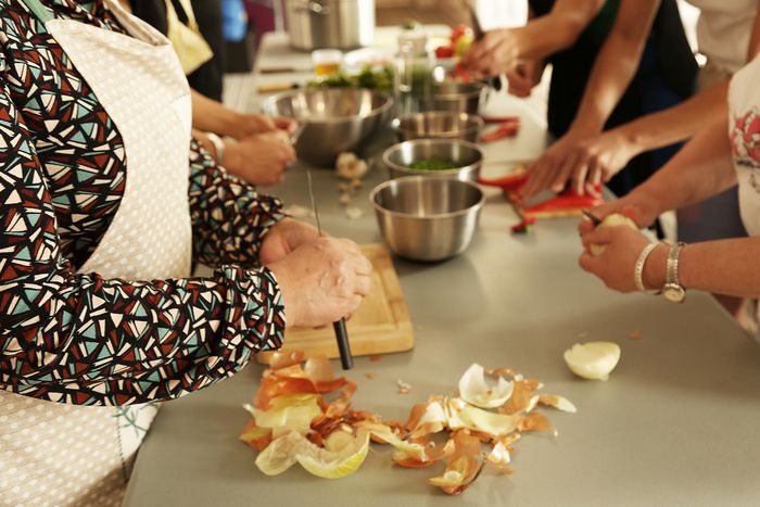 Avec la cheffe cuisinière Miéline, apprenez à préparer les plats traditionnels algériens.