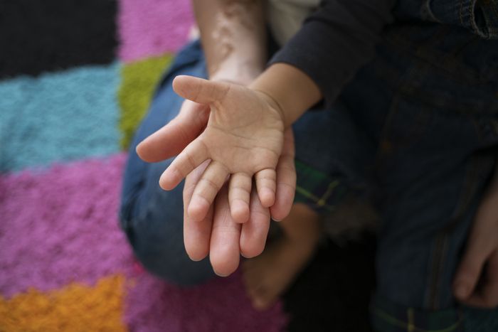 Un atelier pour découvrir les premières comptines en langue des signes grâce à Maud Eloi, interprète LSF