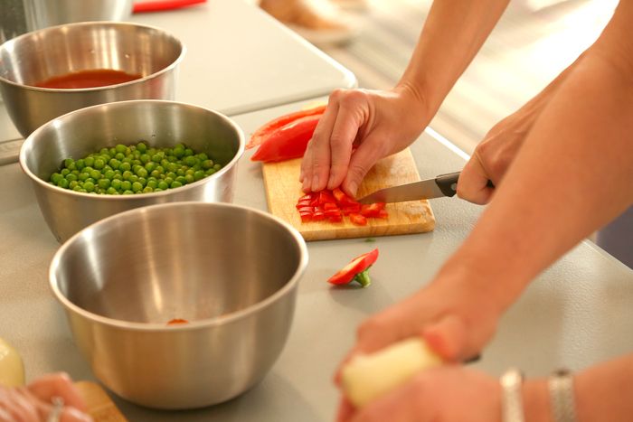 Avec la cheffe cuisinière Miéline, apprenez à préparer les plats traditionnels algériens.