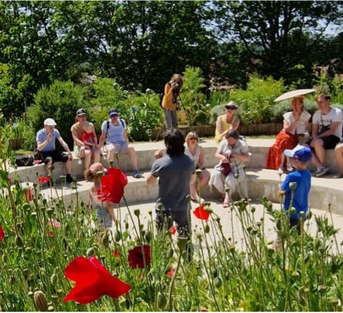 Lassen Sie sich von der Geschichte des Bürgergartens und des Europäischen Gartens erzählen und erkunden Sie den bewaldeten Park des Maison Jean Monnet.