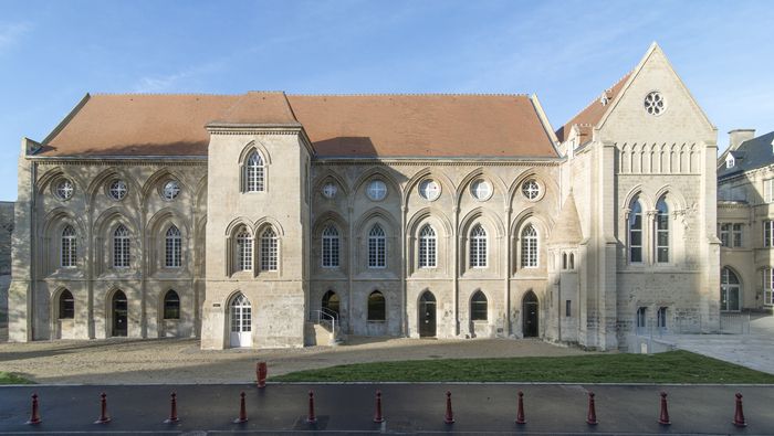 Cette visite vous permettra de découvrir l’architecture du Palais Ducal, le fonctionnement de L’Artothèque et ses expositions en cours.