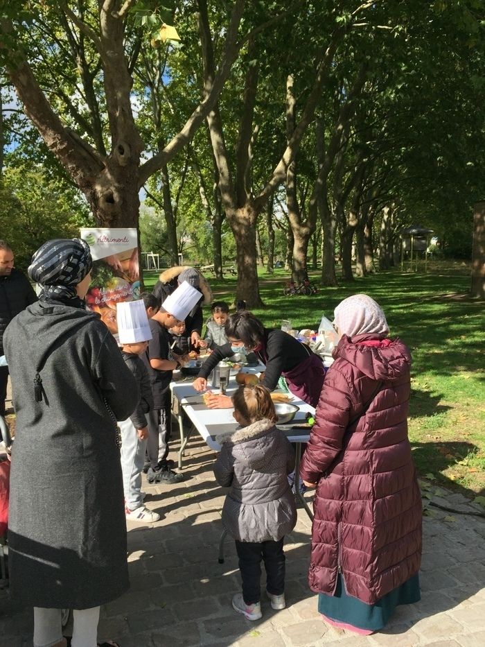 ATELIER / Atelier anti-gaspi pédagogiques et conviviaux. Les recettes sont réalisées à partir de produits frais déclassés et de parties délaissées de fruits et légumes (fanes, tiges, épluchures…).