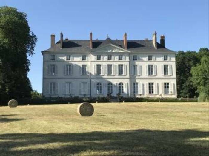 Besuch des Schlossparks Chateau de la Roche-Noyant, ein Park, der von Jacques Chevallier Ende des 19\. Jahrhunderts in der Kostprobe von Sparcs im englischen Stil des 18\. Jahrhunderts um Paris zusamm