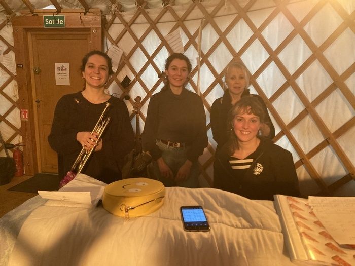 Dans une maison à soi, on écoute de la musique comme celle de la Melba session. Ce groupe d'élèves féminines de la classe de Jazz du Conservatoire de Caen reprend le repertoire de Melba Liston, tromb…