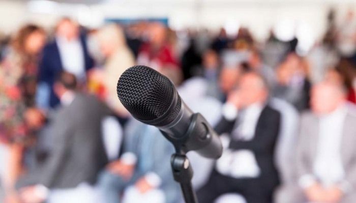 La Coopérative des idées 93 invite à décortiquer les ressorts du discours des manipulateur·rices grâce au travail d’analyse de la linguiste Cécile Alduy.