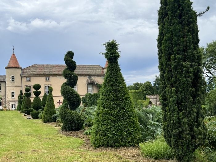 Medici-Garten in Terrassen, rekonstruiert aus einer authentischen Handschrift von 1680\. Der untere Teil, der mit Ilex und Formschnitten bepflanzt ist, führt zum oberen Teil, in dem sich Obstbäume bef