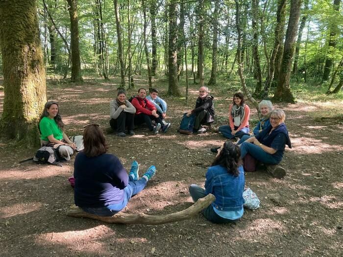 Découverte du métier de guide de bains de forêt dans un centre de ressourcement spécialisé en slow tourism.