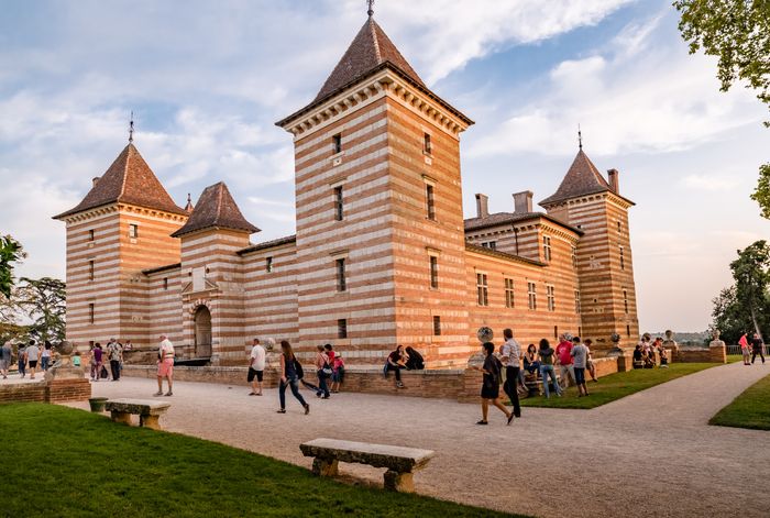 Echanges et temps de médiation de 10h à 19h autour de l'histoire du château et des expositions