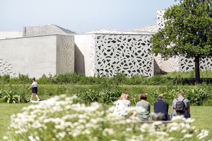 La saviez-vous ? Un grand nombre d’espèces végétales et animales peuplent le parc de sculptures du LaM. Venez (re)découvrir le parc du musée à travers une visite entre art et nature, en compagnie de …