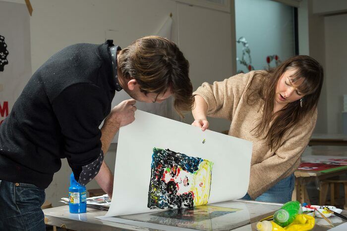 Prenez un moment pour vous et libérez votre imagination en pratiquant une technique d'art plastique...