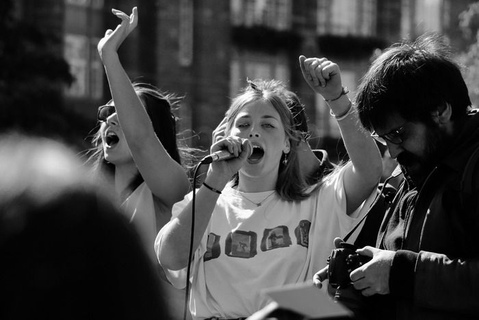 Stage de théâtre pour adolescents, gratuit, à La Cap ETOILE MONTREUIL, avec deux intervenantes metteures en scène-comédienne