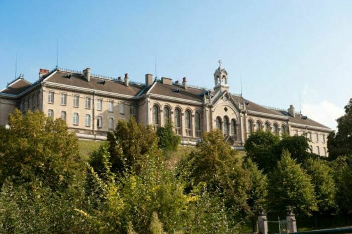 Samedi 18 et dimanche 19 septembre à 15 h : visite guidée d'une partie du château, du parc et de la chapelle.