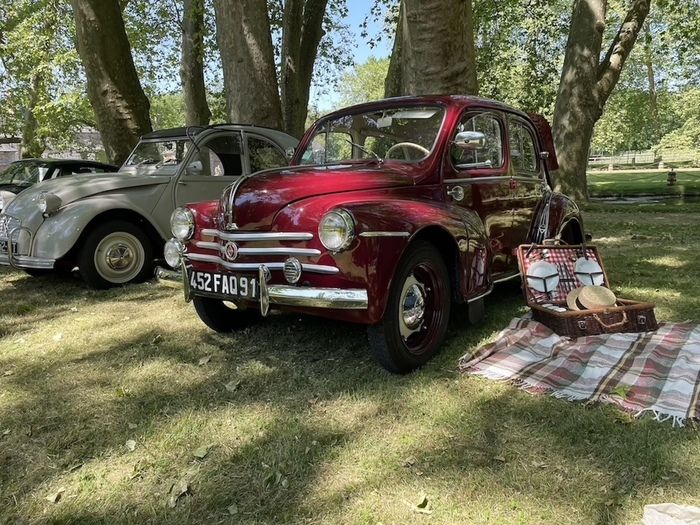 Am Sonntag, den 2\. Juni, können Sie wunderschöne Oldtimer bewundern! Ausnahmsweise können Sie auch Ihre Picknicks mitbringen!