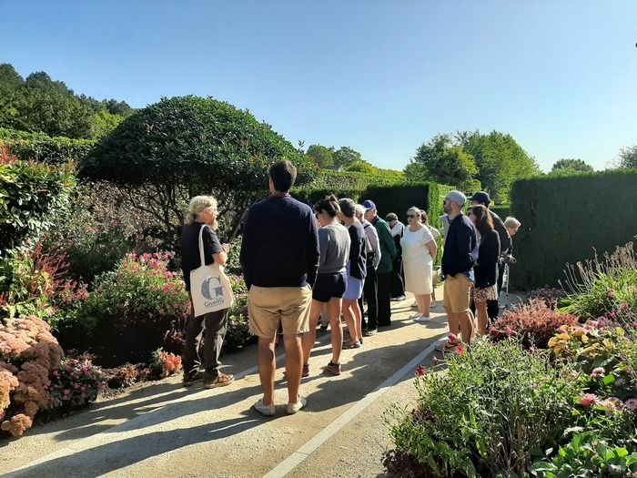 Am 31\. Mai und 1\. Juni besuchen Sie den Garten des Museums, Lob der Farbe. Unter der Leitung des Chefgärtners bieten wir Ihnen einen Spaziergang zum Thema der fünf Sinne.