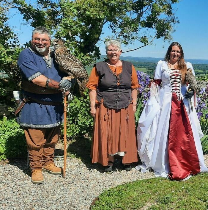 Führungen durch das Schloss, gefolgt von einer Führung durch den Garten (Samstag und Sonntag von unserem Chefgärtner)