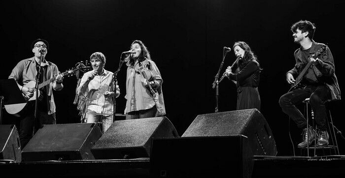 Assistez à un concert du groupe chaumontais Casius Belli qui va fêter ses 20 ans d’existence. Un beau voyage au long court semé d’escales artistiques dans une vaine pop-rock française.