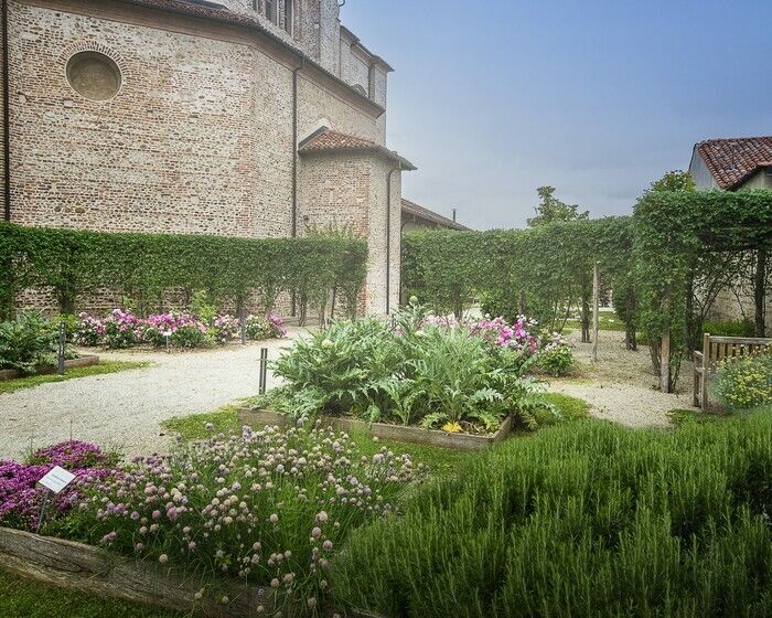 Discovering "Essence of the Territory", a network of gardens and cultivations that aims to enhance the cultural identity of the historical contexts in which they arise.