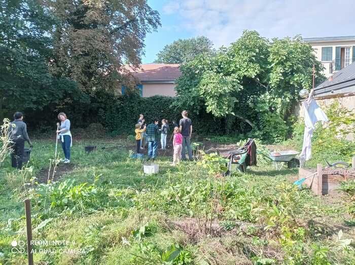 Im Park der MJC präsentieren Ihnen die Kinder der Primary Theatre Workshop unter der Leitung von Nathalie Lorfray von der MJC das Stück "Le Petit Poucet". Wenn die Zuschauer das Stück verlassen, könne