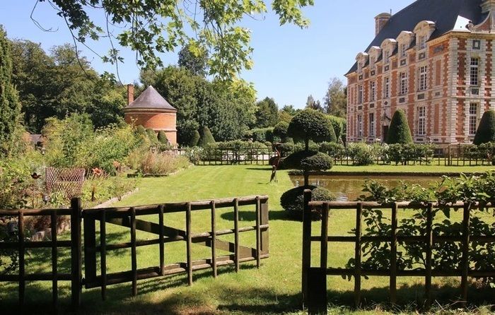 Entdeckung der von Béatrice und Jean-françois Bodin gewünschten Gärten im Chateau du val d'Arques .