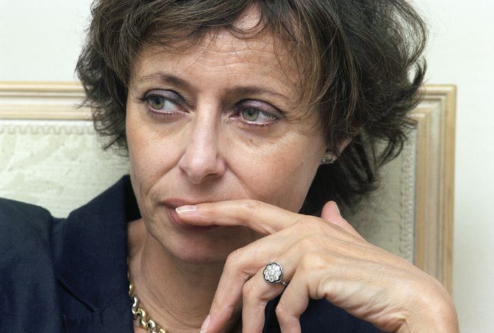 Annie Cohen-Solal, née à Alger, est docteur en lettres, professeur des universités et chercheuse associée à l’Institut d’Histoire moderne et contemporaine.