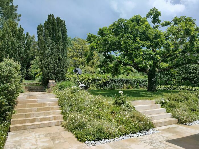 Eröffnungsabend für das Wochenende der Rendez-vous aux Jardins. Dritte Saison des Jardin Saubotte. Freier Eintritt für die Entdeckung der Strohskulpturen von Sophie Agoues und das Konzert. Buf...