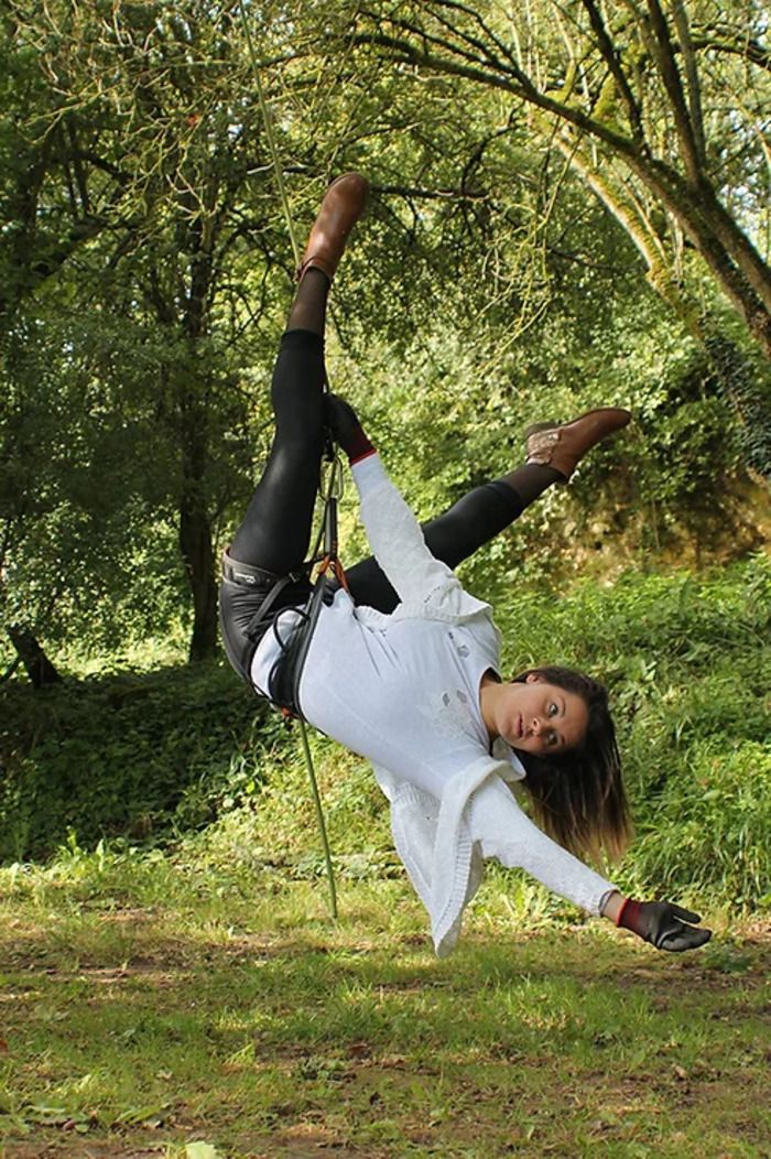 Die Firma Izadora hat ein maßgeschneidertes Spektakel für den Parc de la Coulée Verte geschaffen. Die Tänzerinnen der Cie werden an den beiden Tanztagen vier Aufführungen von Kunstflug und vertikalem