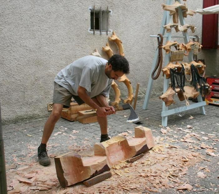 Le bois est à l’honneur pour ces Journées du Patrimoine. L’antenne des Archives vous propose de découvrir les gestes et le métier de jougtier, avec la réalisation d’un joug de type languedocien.