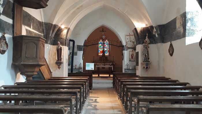 Découvrez l'église et son mobilier historique.