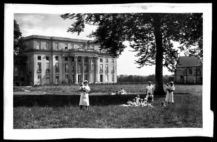 Un espace est réservé pour recueillir les souvenirs des personnes ayant connu le château au temps de la maternité grâce à Radio Bazarnaom.