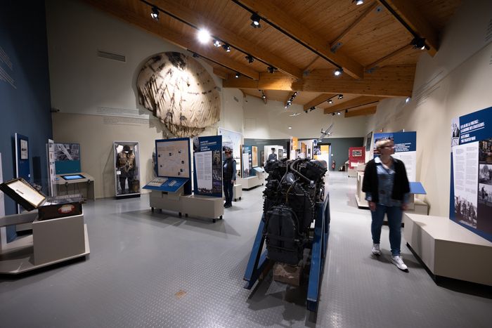 A l’occasion du 100è anniversaire de l’Aviation Royale du Canada, le Centre Juno Beach présente “A la hauteur du défi”, une nouvelle exposition temporaire qui commémore le rôle de l’ARC pendant la Se…