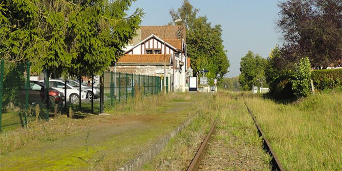 Action symbolique de la Tousàvélo pour sensibiliser au devenir de la ligne Ascq-Orchies : stand de présentation du projet, buvette, atelier de réparation de vélo, et activité surprise...