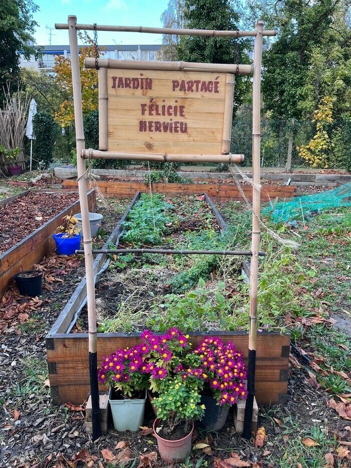 Unser Gemeinschaftsgarten ist neu und wächst mit der Zeit.