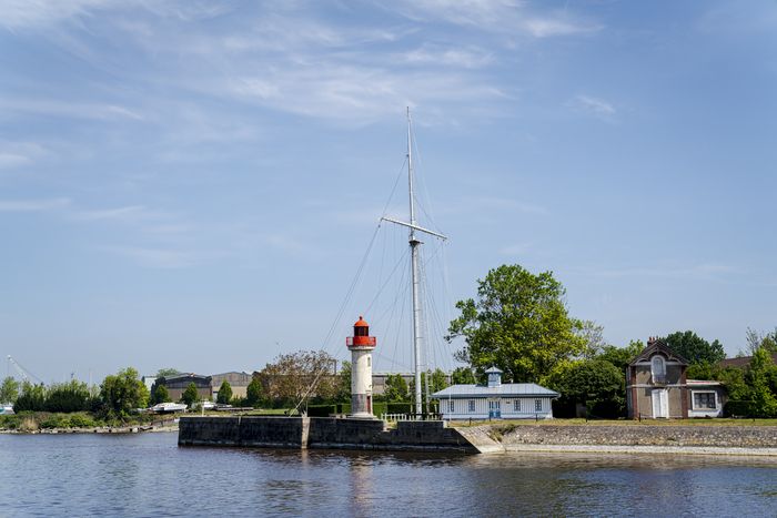 Laissez-vous guider pour découvrir l’histoire de l’aménagement du port de Honfleur....