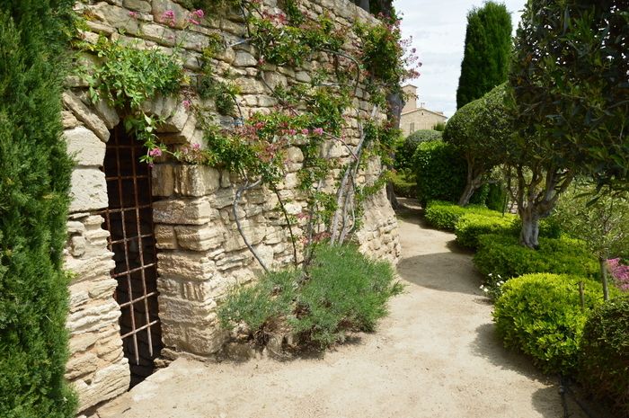 Wir öffnen ausnahmsweise die privaten Gärten des Palais Saint-Firmin während des We der Termine im Garten; nach dem Besuch der Keller, entdecken Sie diese Gartenterrasse, mit Blick auf einen...