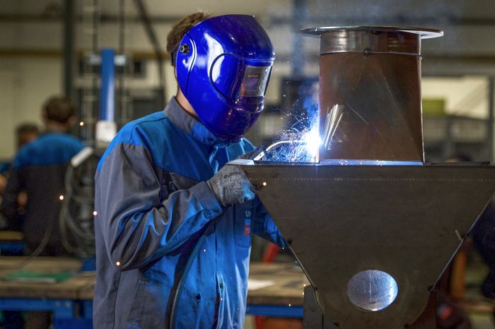 Immersion au sein de l'atelier de chaudronnerie du Pôle formation UIMM de Caen