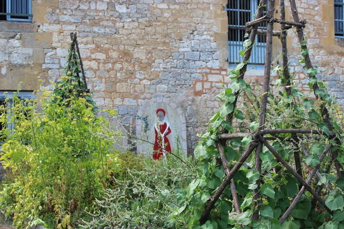 Sensorischer Rundgang durch den mittelalterlichen Garten.