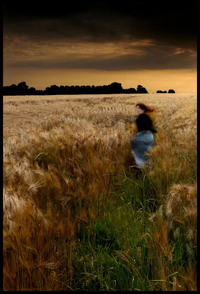 À l'occasion de la 41ème édition des Journées européennes du patrimoine, nous recevons le photographe honfleurais François Louchet qui exposera ses photographies évanescentes inspirées de Madame Bova…