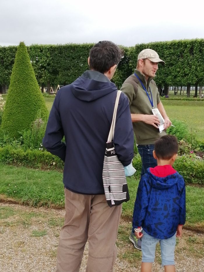 Ein Gärtner der Domaine National erzählt Ihnen während eines Spaziergangs durch die Gärten, der von Austausch und Beobachtung geprägt ist, von seinem Beruf und seiner Leidenschaft.