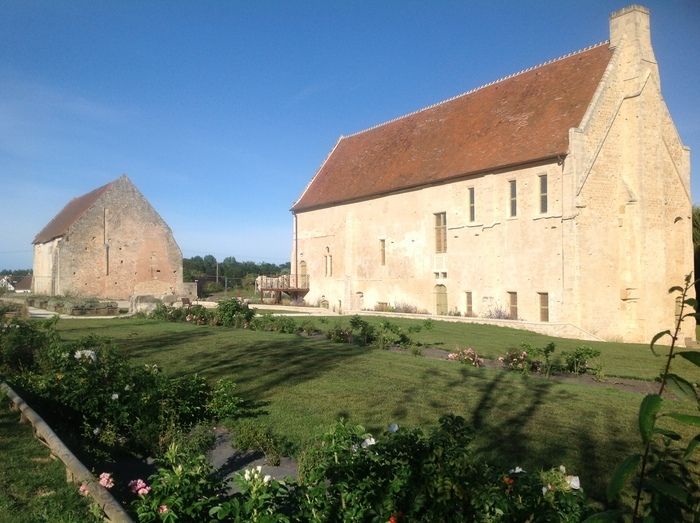 Visite guidée de l' ensemble du site de la Baronnie de Douvres ( extérieur et intérieur). Ancien manoir des évêques de Bayeux édifié aux XIII et XIVème siècles, remanié au XVIIème siècle, ce manoir, …