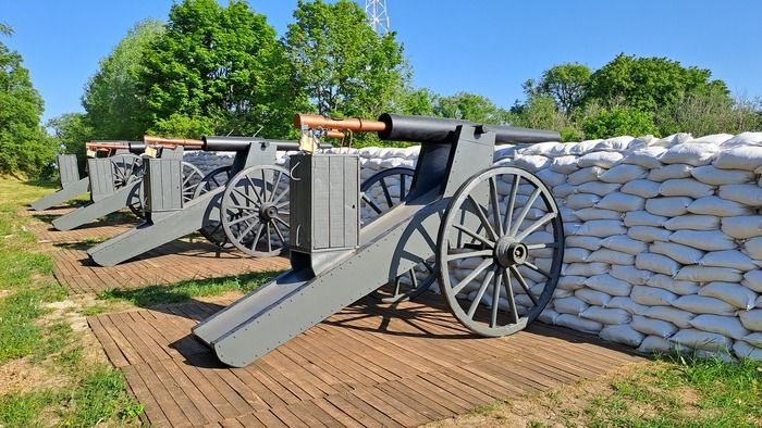 « Tonnerres de la Citadelle » est un évènement de valorisation du patrimoine fortifié du XIXe siècle de Langres et son pays.