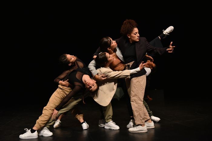 Spectacle de danse hip hop par la compagnie Médhia.