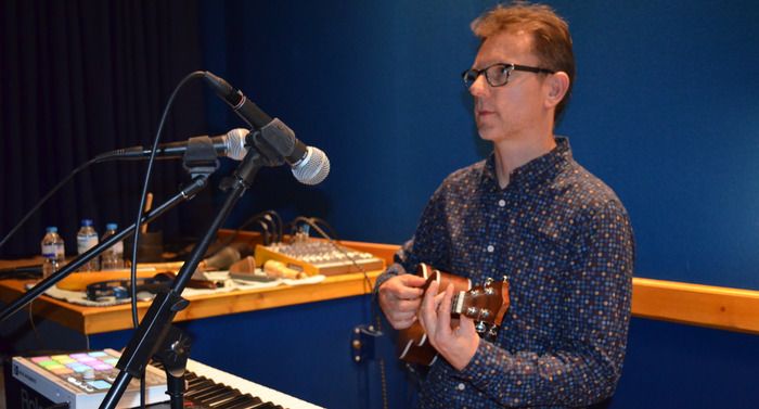 Pour ce ciné-concert, Laurent Pontoizeau joue en direct la bande son de deux courts métrages, comme au temps du cinéma muet.

---