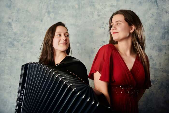 Chant lyrique interprété par le duo Acrilys