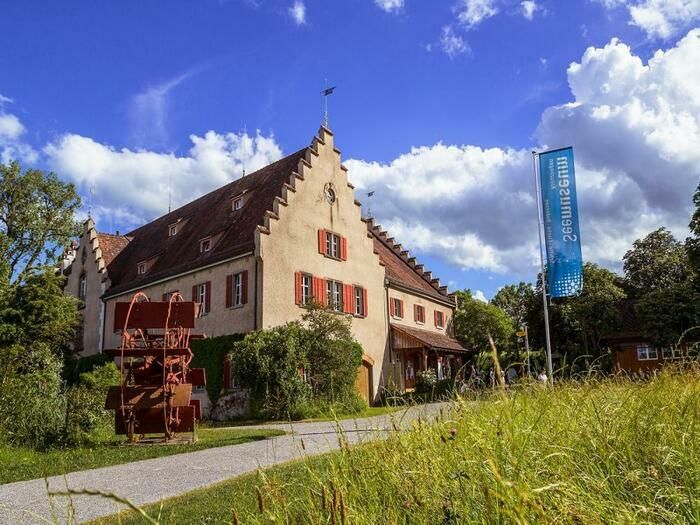 Durch den Seeburgpark entlang des Bodenseeufers